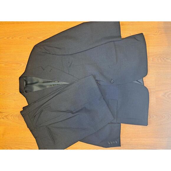 Jos A Bank 2 Piece Suit Mens 42R 30x29 Gray 100% Virgin Wool